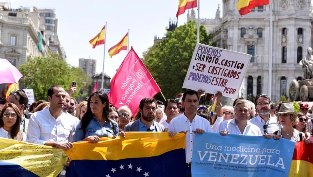 Varios líderes políticos en la marcha contra Maduro en Madrid