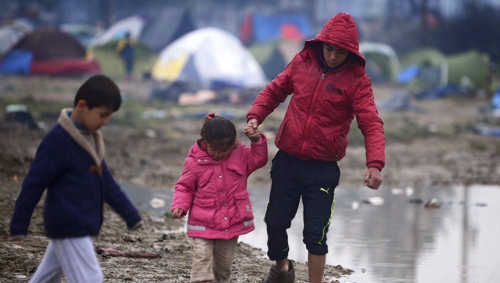 Catie Athersuch, portavoz de MSF: "Hay un vacío de información sobre el lugar al que trasladan a los refugiados de Idomeni" Catie Athersuch, portavoz de MSF: "Hay un vacío de información sobre el lugar al que trasladan a los refugiados de Idomeni"