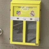 Imagen de las papeleras 'urnas' que ha instalado el Ayuntamiento de Madrid para votar quién ganará la final de Champions