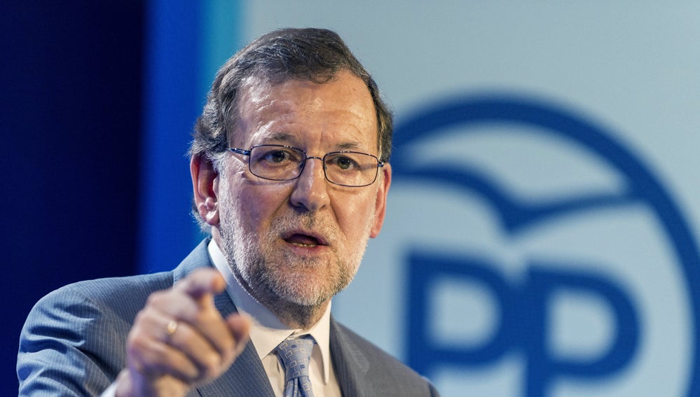 Rajoy eleva la previsión de crecimiento para 2016 del 2,7% al 3% Rajoy eleva la previsión de crecimiento para 2016 del 2,7% al 3%