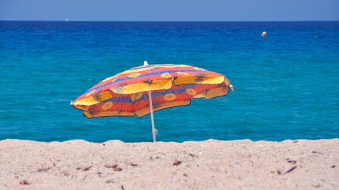 Sombrilla en la playa 
