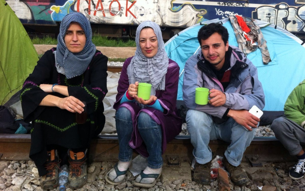 Se entregan a la Policía los cooperantes que se habían camuflado entre los refugiados de Idomeni Se entregan a la Policía los cooperantes que se habían camuflado entre los refugiados de Idomeni