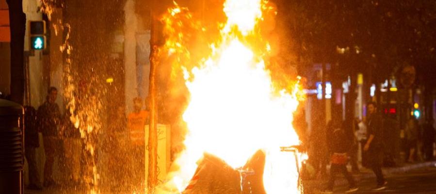 Algunos manifestantes en el barrio de Gràcia. Algunos manifestantes en el barrio de Gràcia.