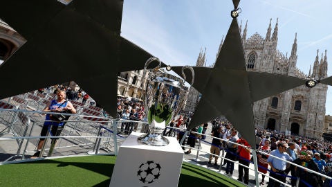 El trofeo de la Champions League, en Mil&aacute;n