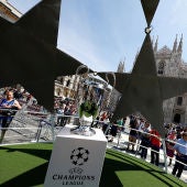 El trofeo de la Champions League, en Milán
