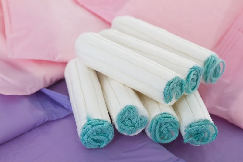 <p>Hacienda estudiará bajar el IVA a la cultura y productos de higiene femenina</p> <p>Hacienda estudiará bajar el IVA a la cultura y productos de higiene femenina</p>
