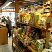 Un mostrador con productos específicos para celiacos Un mostrador con productos específicos para celiacos