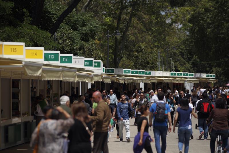 Las novedades, los fundamentales y los libros de éxito ya están en la Feria Las novedades, los fundamentales y los libros de éxito ya están en la Feria