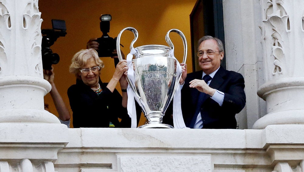 Florentino Pérez junto a Manuela Carmena y la Champions