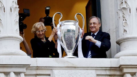 Florentino P&eacute;rez junto a Manuela Carmena y la Champions