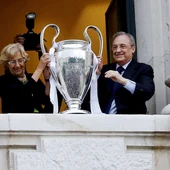 Florentino Pérez junto a Manuela Carmena y la Champions Florentino Pérez junto a Manuela Carmena y la Champions