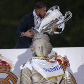 Ramos besa la Champions ante Cibeles