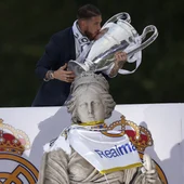 Ramos besa la Champions ante Cibeles Ramos besa la Champions ante Cibeles