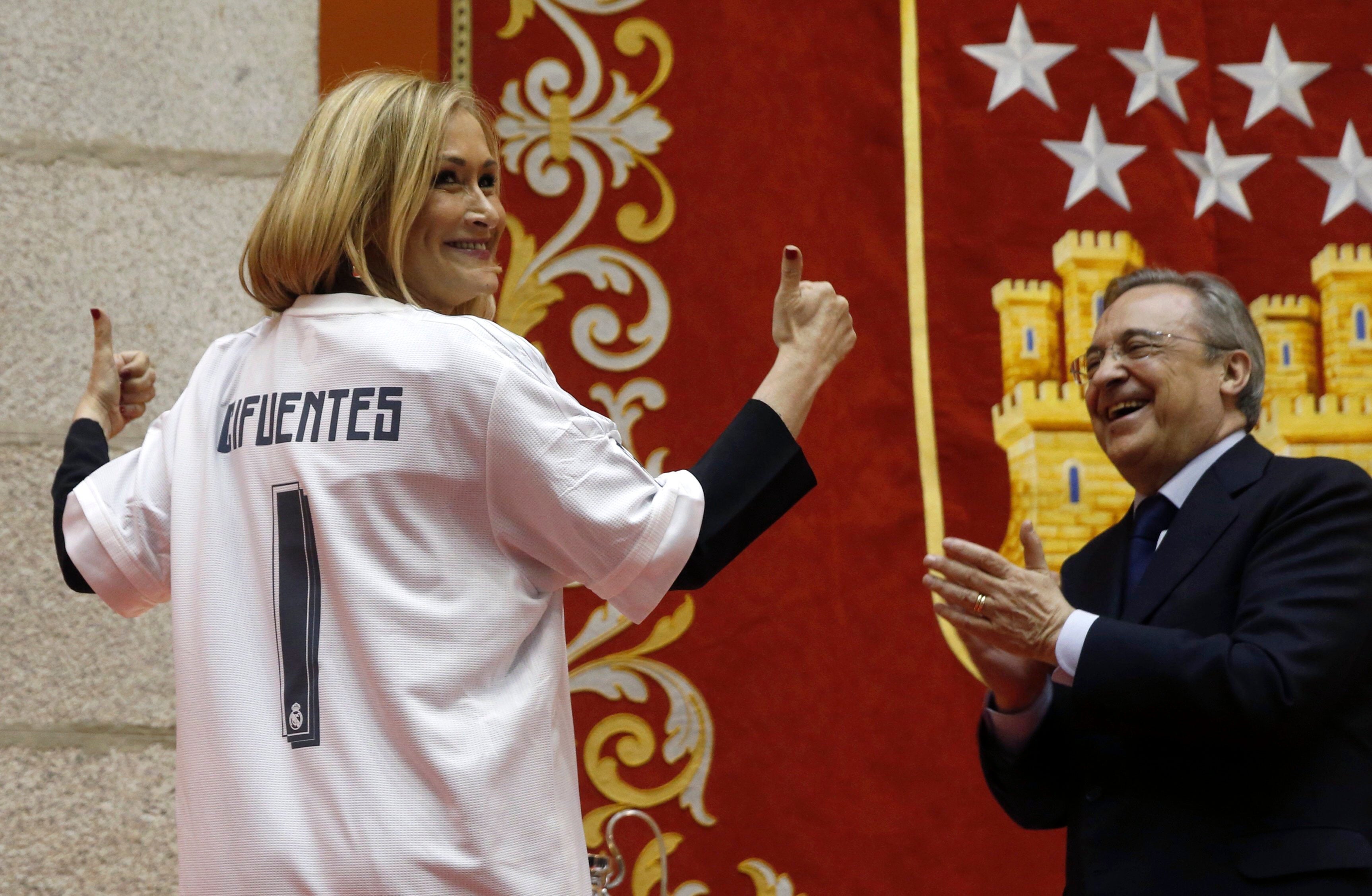 Cifuentes: "Comparto la alegría del Real Madrid, tengo el corazón blanco" Cifuentes: "Comparto la alegría del Real Madrid, tengo el corazón blanco"