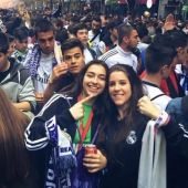Sara Ezquerro y María Calvo festejando en Cibeles