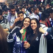 Sara Ezquerro y María Calvo festejando en Cibeles Sara Ezquerro y María Calvo festejando en Cibeles