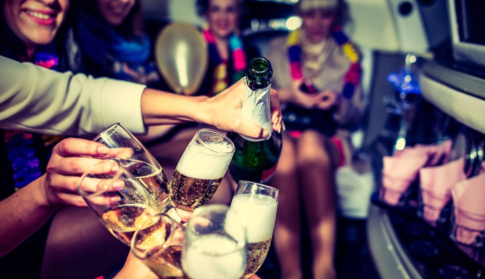 El Ayuntamiento de Tarifa tomará "medidas contundentes" contra las despedidas de soltero "incívicas" El Ayuntamiento de Tarifa tomará "medidas contundentes" contra las despedidas de soltero "incívicas"