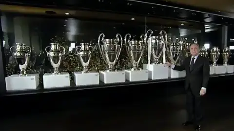 Florentino Pérez con las 11 Champions League del club madridista Florentino Pérez con las 11 Champions League del club madridista