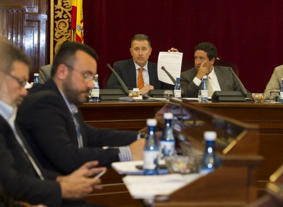 El PSPV-PSOE insta al gobierno central que permita a la administración local invertir su superávit en 2017 El PSPV-PSOE insta al gobierno central que permita a la administración local invertir su superávit en 2017