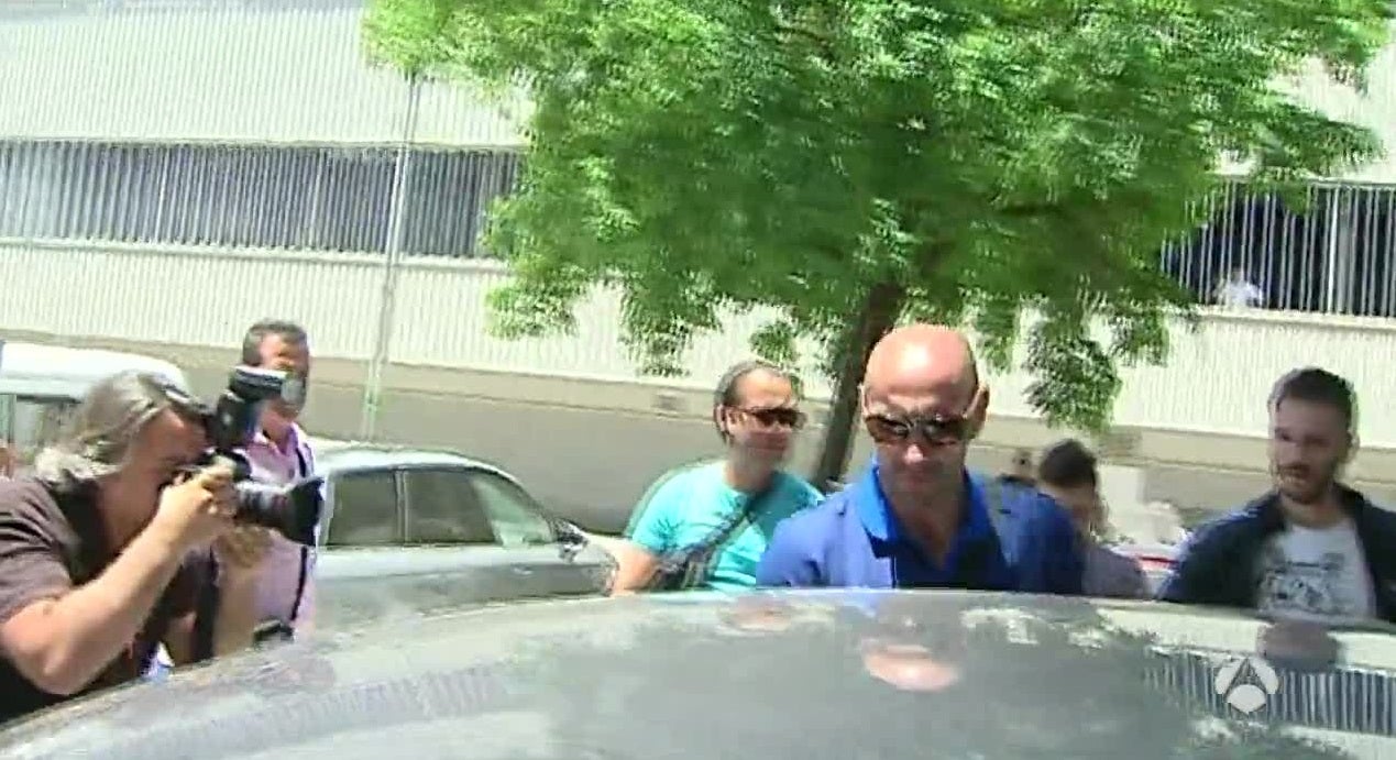 El Sevilla mantiene a Monchi en el club remitiéndose a su contrato El Sevilla mantiene a Monchi en el club remitiéndose a su contrato