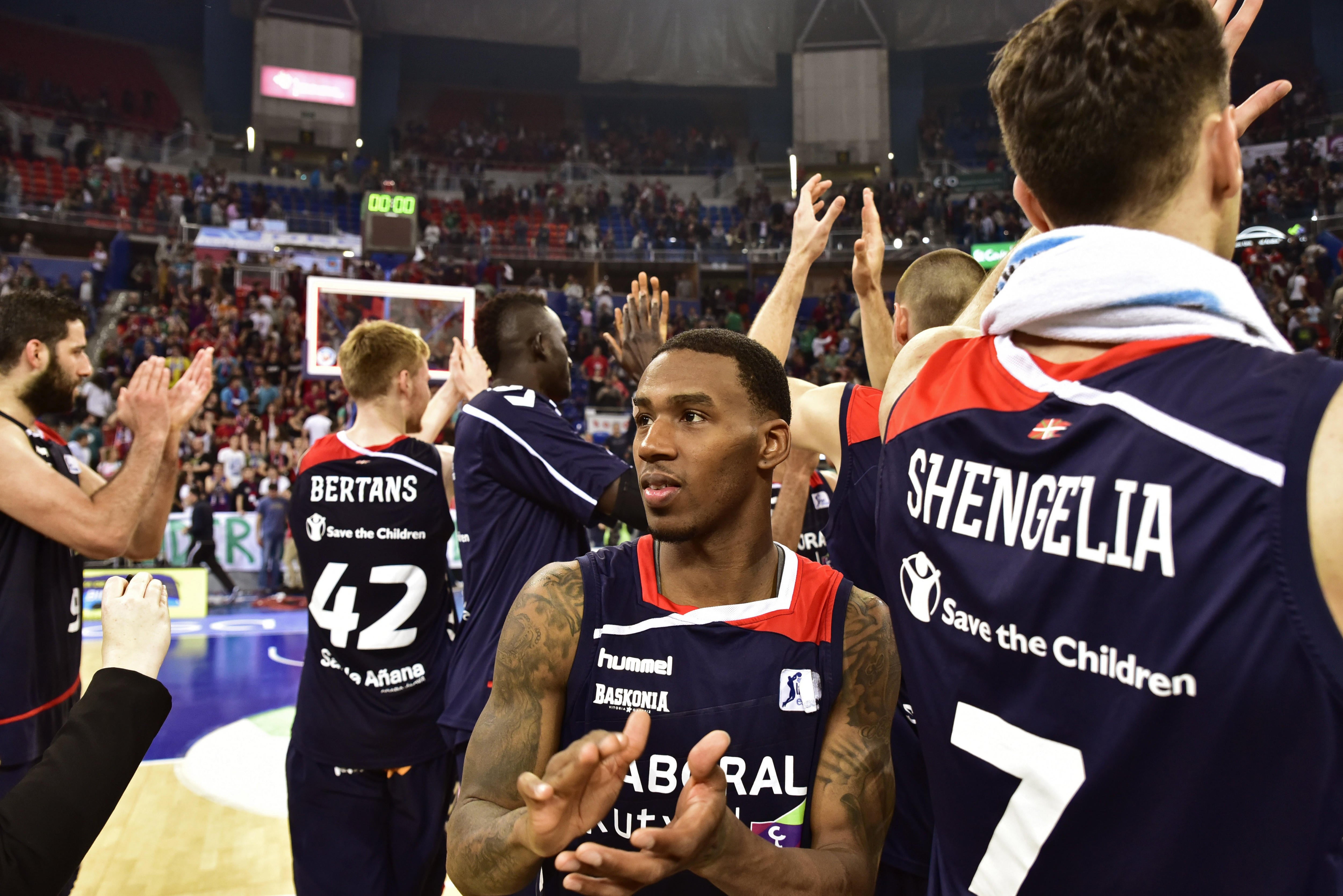 El Baskonia gana al Herbalife Gran Canaria y se clasifica a las semis de la ACB El Baskonia gana al Herbalife Gran Canaria y se clasifica a las semis de la ACB