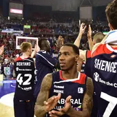 El Baskonia celebre el pase a las semis con su afición El Baskonia celebre el pase a las semis con su afición