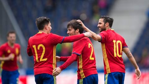 Los jugadores de Espa&ntilde;a celebran el golazo de Silva ante Corea del Sur