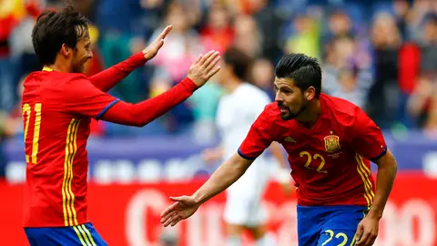Nolito y Silva Nolito y Silva durante el partido frente a Corea del Sur