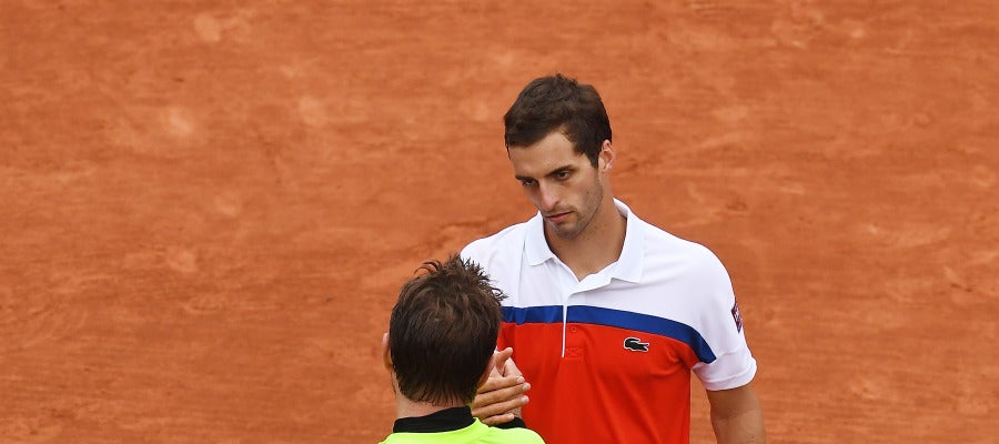 Wawrinka saluda a Albert Ramos después de su partido en Roland Garros Wawrinka saluda a Albert Ramos después de su partido en Roland Garros