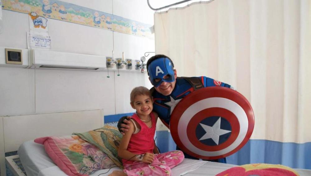 favorito Posicionamiento en buscadores Descripción del negocio Un pediatra se disfraza de superhéroe a diario para atender a niños con  cáncer | Onda Cero Radio