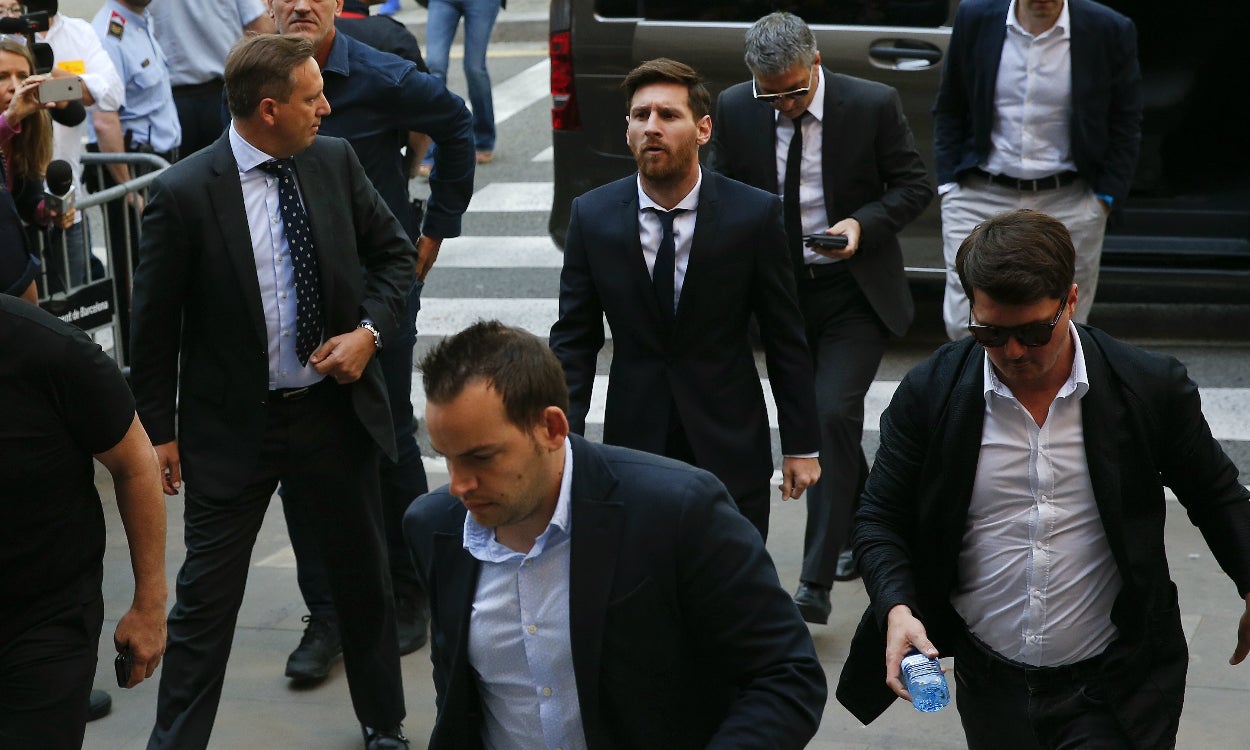 La Fiscalía exculpa a Messi y pide 18 meses de prisión para el padre del jugador La Fiscalía exculpa a Messi y pide 18 meses de prisión para el padre del jugador