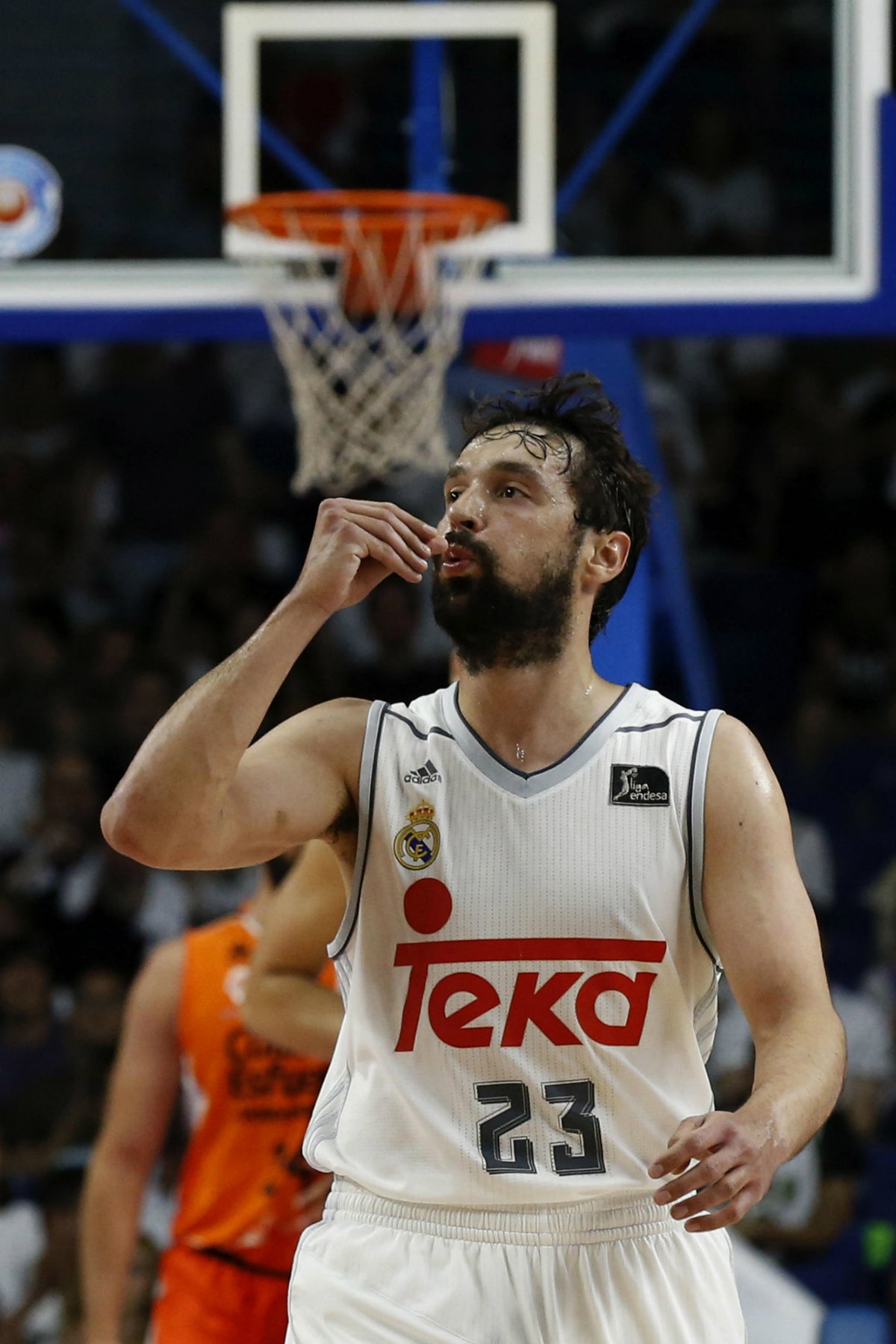 Baloncesto: Real Madrid y Barcelona, a un paso de la final Baloncesto: Real Madrid y Barcelona, a un paso de la final