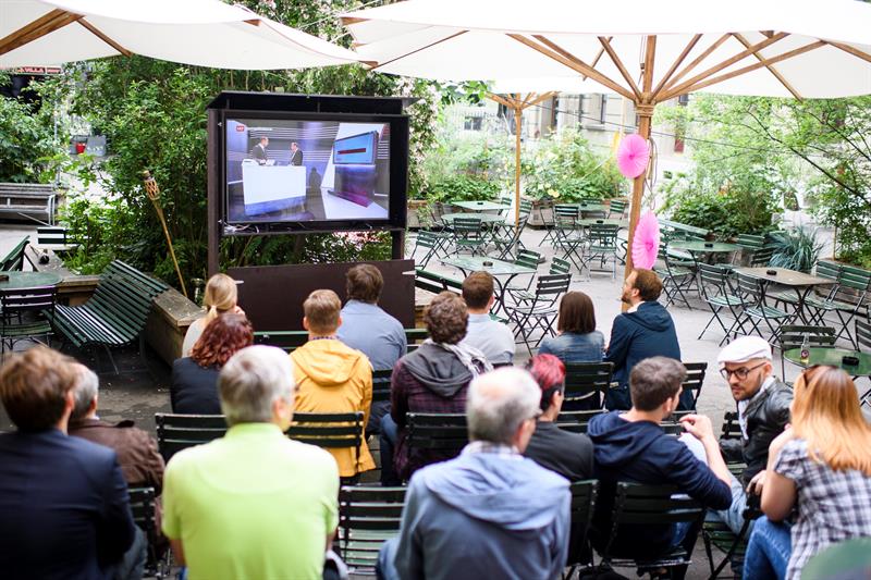 Los suizos rechazan por amplia mayoría establecer una renta básica mensual de 2.300 euros Los suizos rechazan por amplia mayoría establecer una renta básica mensual de 2.300 euros