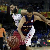 Navarro puja con Bourousis Navarro puja con Bourousis