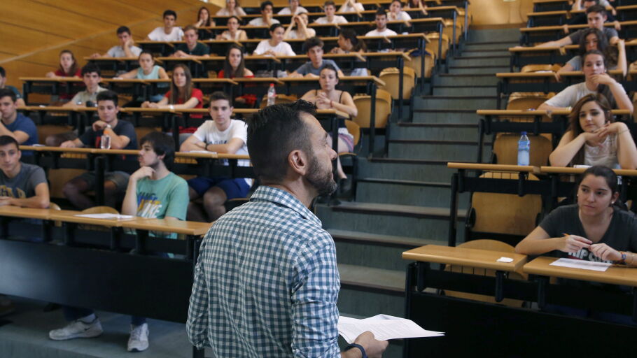 Estudiantes durante un examen de Selectividad