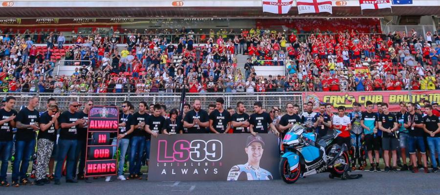 Minuto de silencio en memoria de Luis Salom antes de comenzar el GP de Cataluña Minuto de silencio en memoria de Luis Salom antes de comenzar el GP de Cataluña