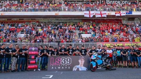 Minuto de silencio en memoria de Luis Salom antes de comenzar el GP de Catalu&ntilde;a