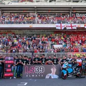 Minuto de silencio en memoria de Luis Salom antes de comenzar el GP de Cataluña Minuto de silencio en memoria de Luis Salom antes de comenzar el GP de Cataluña