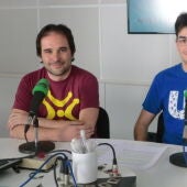 David García Villaescusa y Diego García, de la Asociación de Jóvenes Investigadores de Cantabria