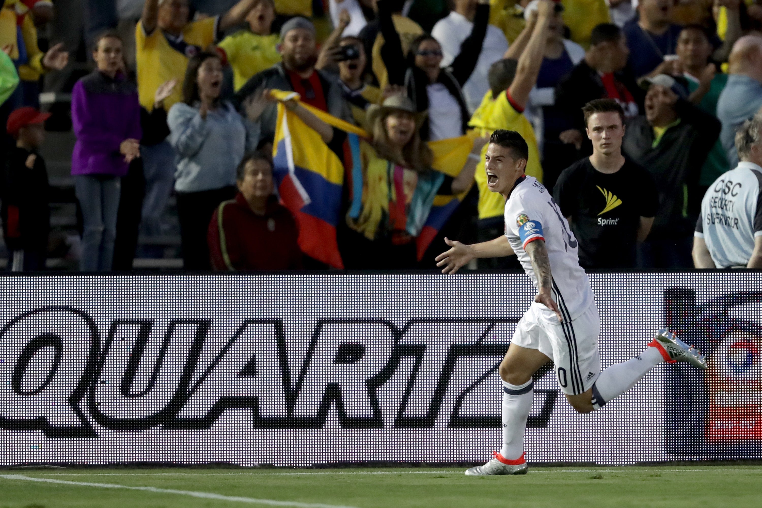 James Rodríguez lidera la victoria de Colombia ante Paraguay James Rodríguez lidera la victoria de Colombia ante Paraguay