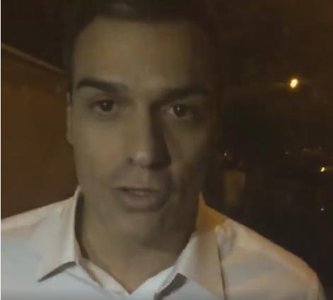 Sánchez se golpea con una rama cuando grababa un vídeo en directo tras el debate Sánchez se golpea con una rama cuando grababa un vídeo en directo tras el debate