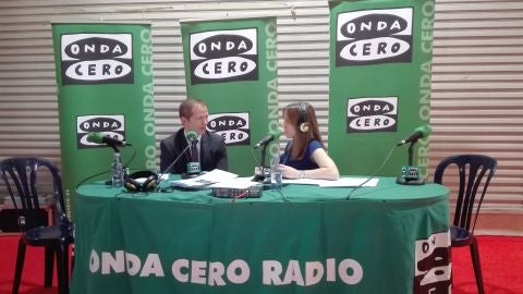 Susana Pedreira entrevistando o director da feira Abanca Semana Verde, Ricardo Dur&aacute;n