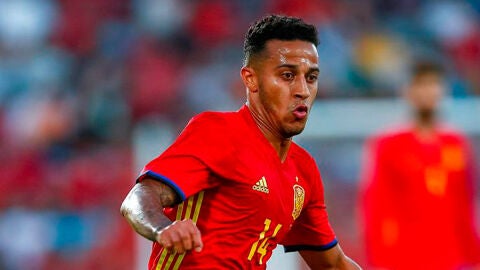 Thiago Alc&aacute;ntara durante un partido 