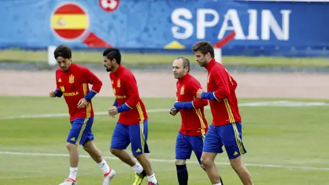 Suave entrenamiento de los titulares de España Suave entrenamiento de los titulares de España