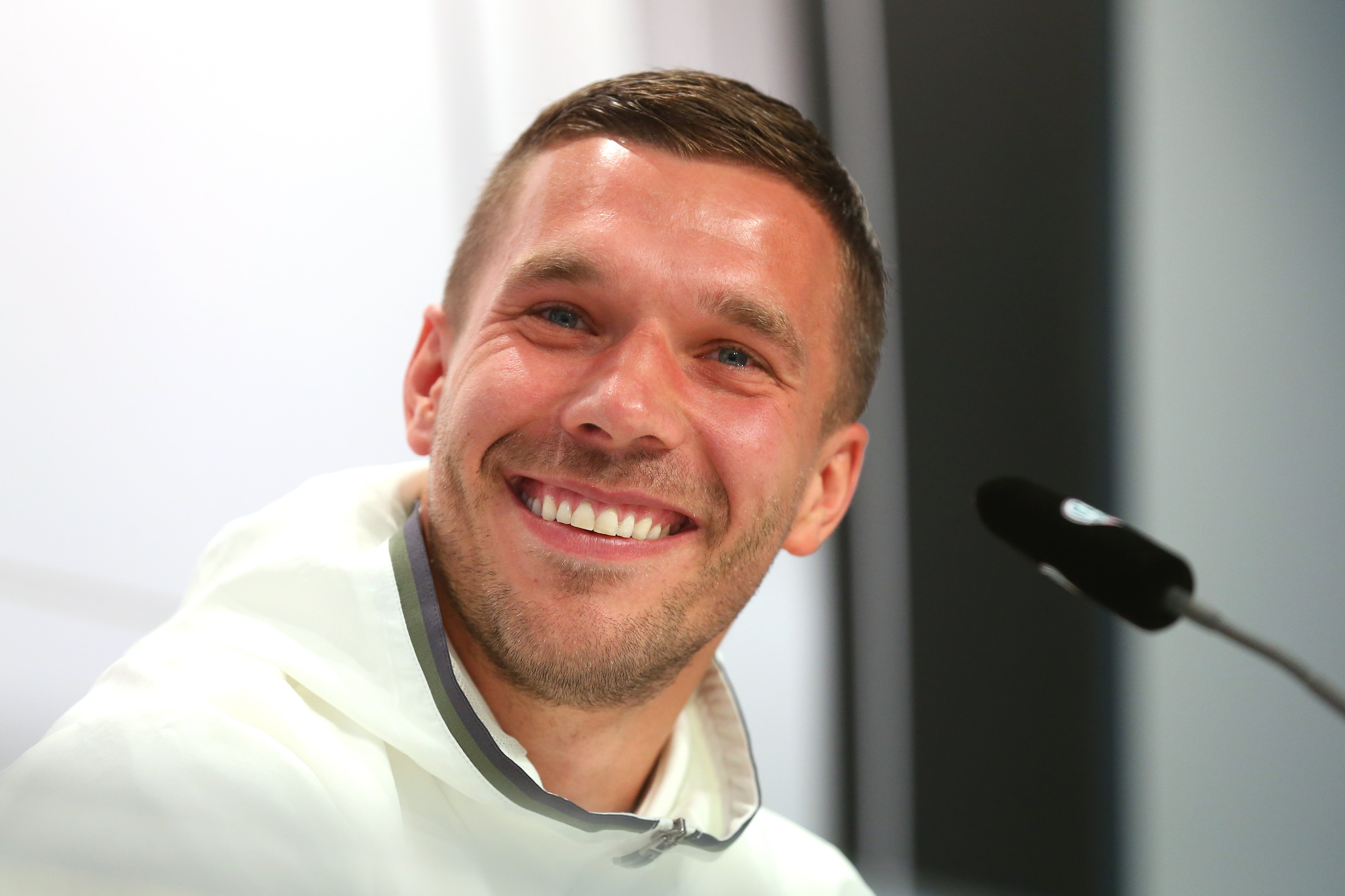 Lukas Podolski se despide para siempre de la selección alemana: "Gracias por estos 13 años" Lukas Podolski se despide para siempre de la selección alemana: "Gracias por estos 13 años"