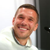 Podolski, en rueda de prensa