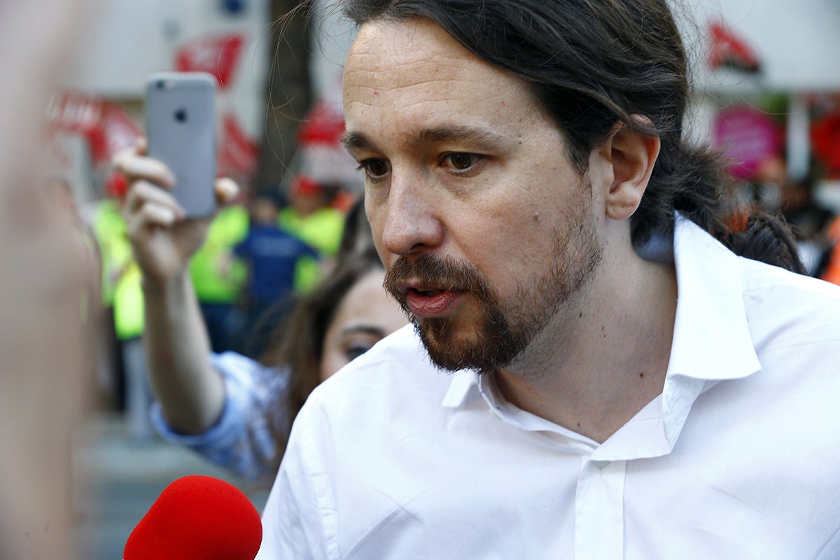Iglesias reta a Sánchez a tener "agallas" para decir si va apoyar a Rajoy Iglesias reta a Sánchez a tener "agallas" para decir si va apoyar a Rajoy