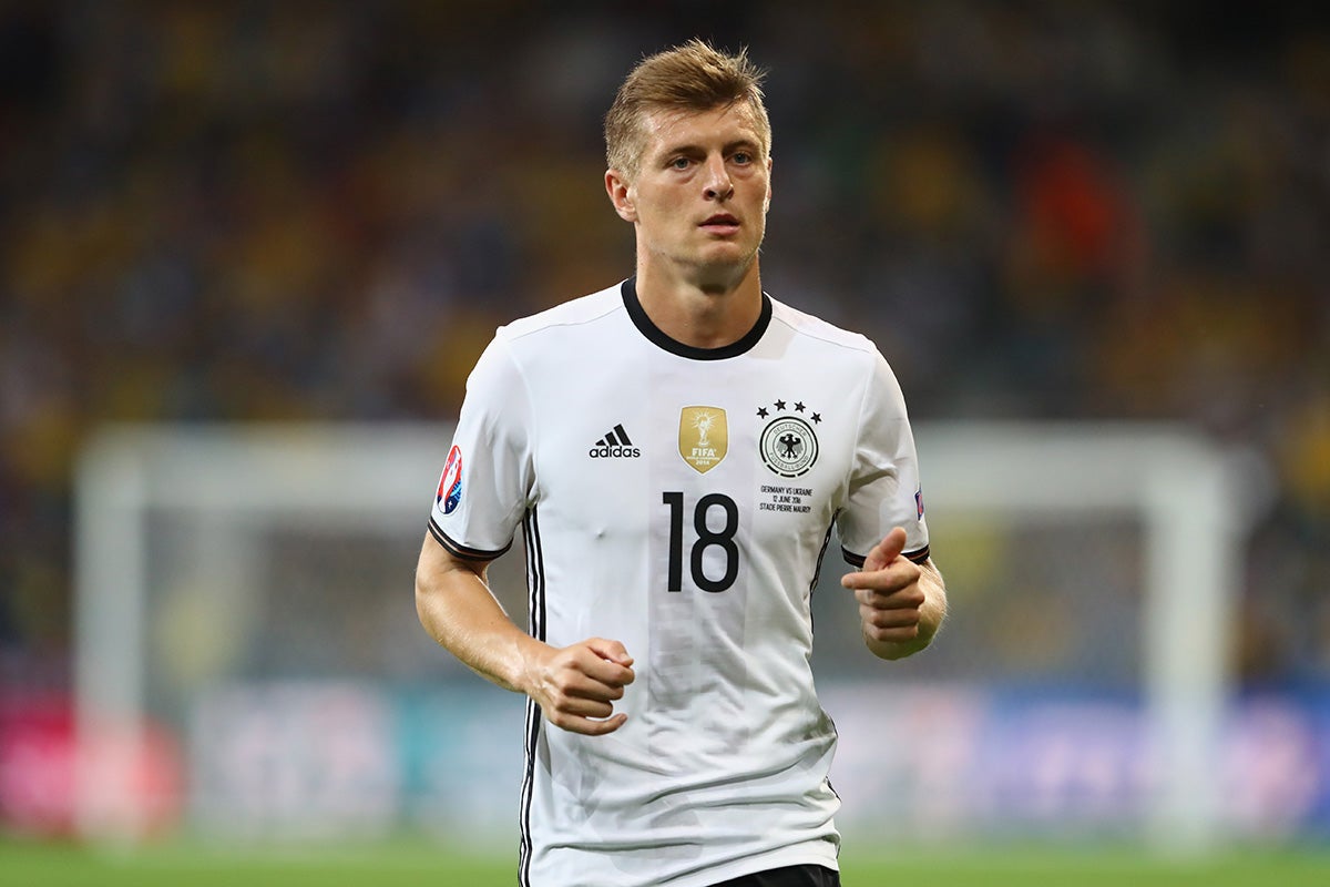 Un golazo de Kroos en el último suspiro pone de cara la clasificación de Alemania a octavos Un golazo de Kroos en el último suspiro pone de cara la clasificación de Alemania a octavos