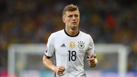 Toni Kross con la Selecci&oacute;n de Alemania frente a Ucrania