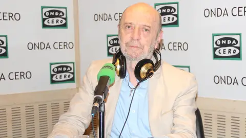 Andrés Aberasturi en los estudios de Onda Cero Andrés Aberasturi durante una entrevista en los estudios de Onda Cero